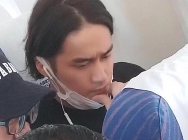 一手好牌打的稀巴烂?蒋劲夫回国后现身 钱都赔女方了?竟然坐经济舱