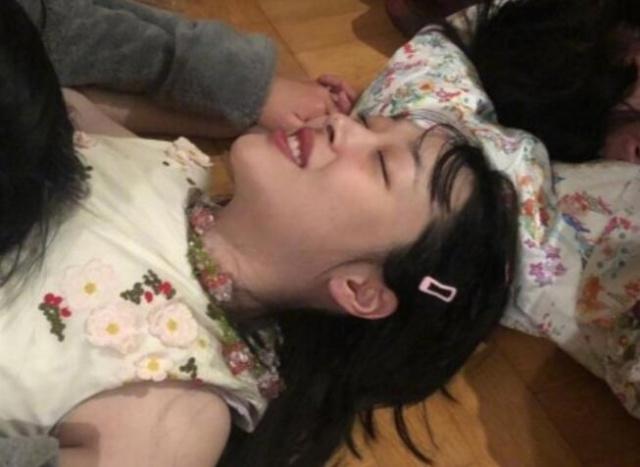 小姐姐够大胆！崔雪莉回怼恶评 大尺度豪放照并不放在心上