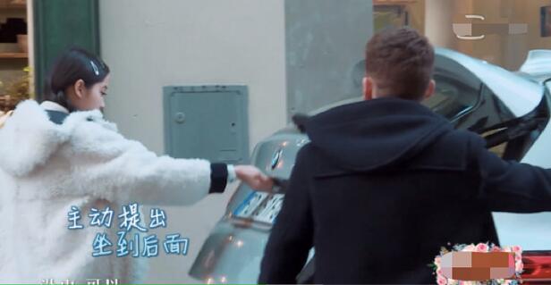 真相哭笑不得！欧阳娜娜坐后备箱 二话不说钻进去可爱极了