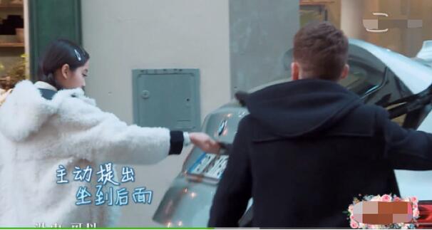 你是天使吗?欧阳娜娜坐后备箱是怎么回事?这样的小仙女谁不喜欢?