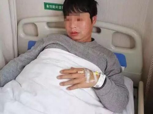 公交司机被扇耳光 嚣张男子叫嚷“你报警好了,我不会走的。”