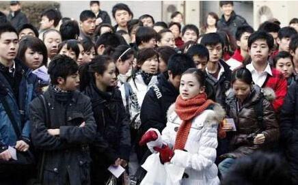 人群中最靓的妞!吴谨言艺考旧照长啥样 皮肤白皙面容清秀从小美到大