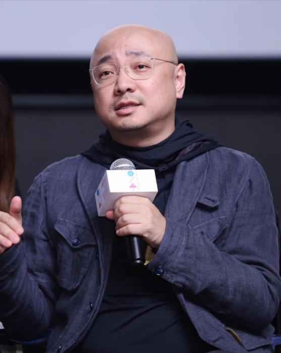 爆笑!徐峥回应成脱发典型人物 年轻人要学会早睡早起