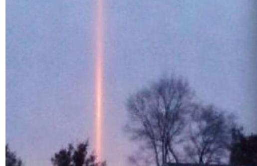 UFO来袭?加拿大现神秘光剑怎么回事 背后真相曝光没想到竟是它