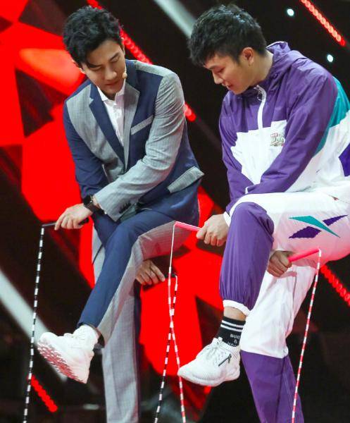 终于真相了？刘恺威离婚后亮相 录制《我要上春晚》大玩花式跳绳