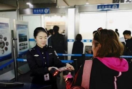 这就是真相!机场安检诡异微笑是怎么回事?背后详情始末曝光细思极恐