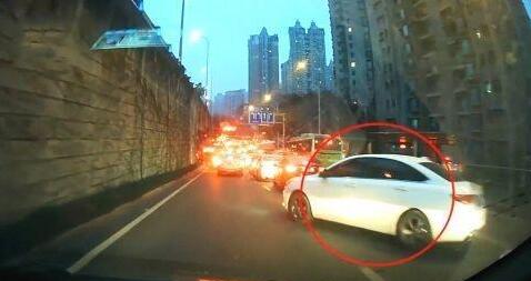 真相曝光震惊了!肇事逃逸坠亡是怎么回事?又是酒驾带来的恶果让人惋惜