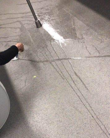 这才是真相！醉酒男子当众便溺是怎么回事?背后真相详细始末令人无语