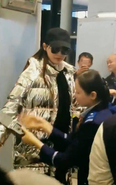 终于真相了?唐嫣安检不脱外套是怎么回事？背后原因及详情始末惊呆了 