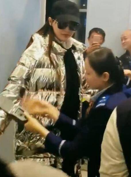终于真相了?唐嫣安检不脱外套是怎么回事?还原事发经过详情真相震惊了