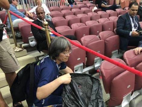 终于真相了！中国球迷清理垃圾是怎么回事？背后原因详情始末震惊了