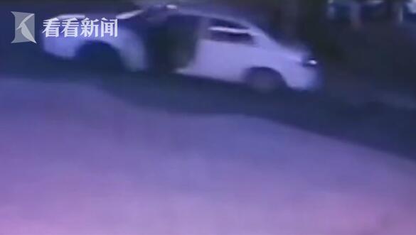 离奇车祸真相曝光！男子倒车碾死自己是怎么回事 监控视频曝光诡异一幕