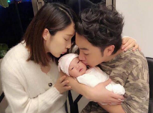 终于真相了?李亚男女儿正面照是怎么回事?像爸爸还是像妈妈一看便知