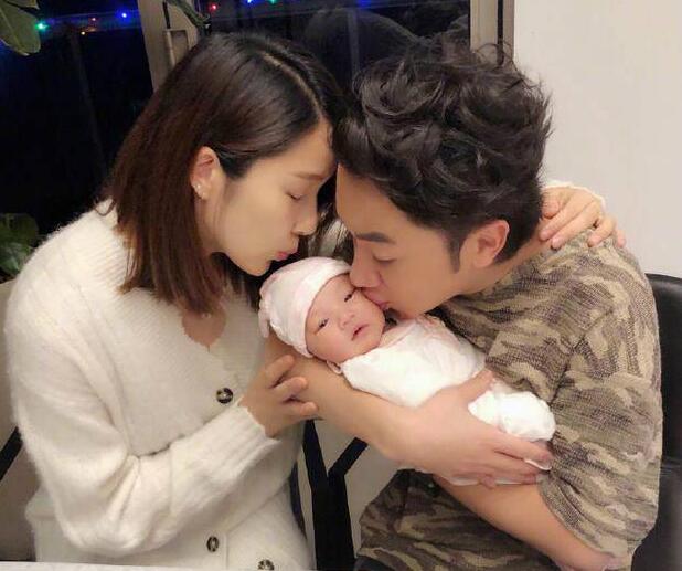 真相来了！李亚男女儿正面照曝光是怎么回事？十足的小美女一枚