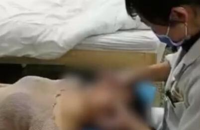 真相曝光震惊了!下雪兴奋成面瘫是怎么回事?还原经过详情哭笑不得