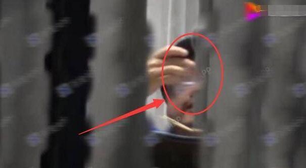 真相曝光惊呆！网曝徐峥夜会美女是怎么回事？背后原因详情始末令人哭笑不得