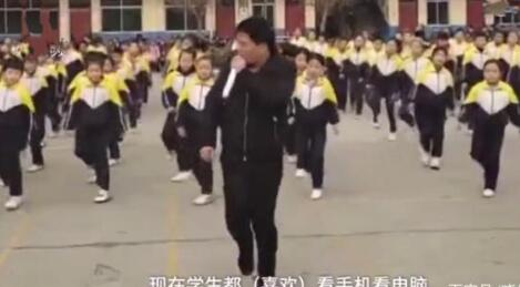终于真相了!校长带学生跳鬼步是怎么回事?背后原因详情始末曝光震惊