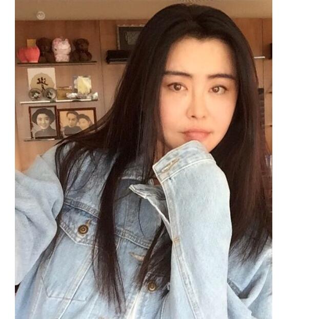 51岁小倩绝美!王祖贤正面照曝光是怎么回事?大眼有神头发乌黑浓密