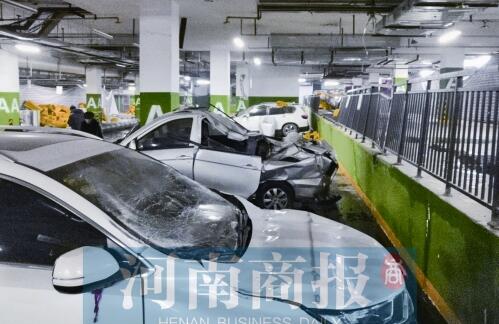 终于真相了?管道脱落砸私家车是怎么回事?背后原因及详情始末细思极恐