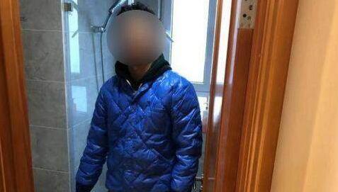 男子失恋烧钱触犯法律 挽回不成在前女友家大闹一顿