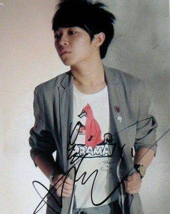 放弃吧!吴青峰拒绝签名 任性的boy只喜欢唱歌