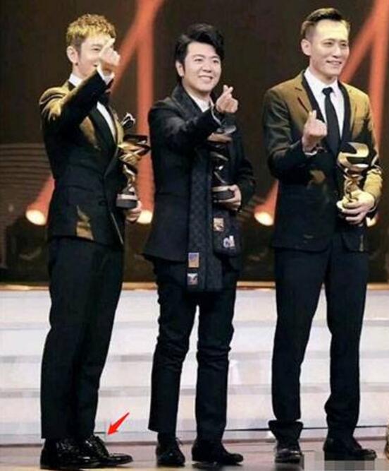 终于真相了!黄晓明增高鞋垫是怎么回事?还原背后始末详情真相震惊网友