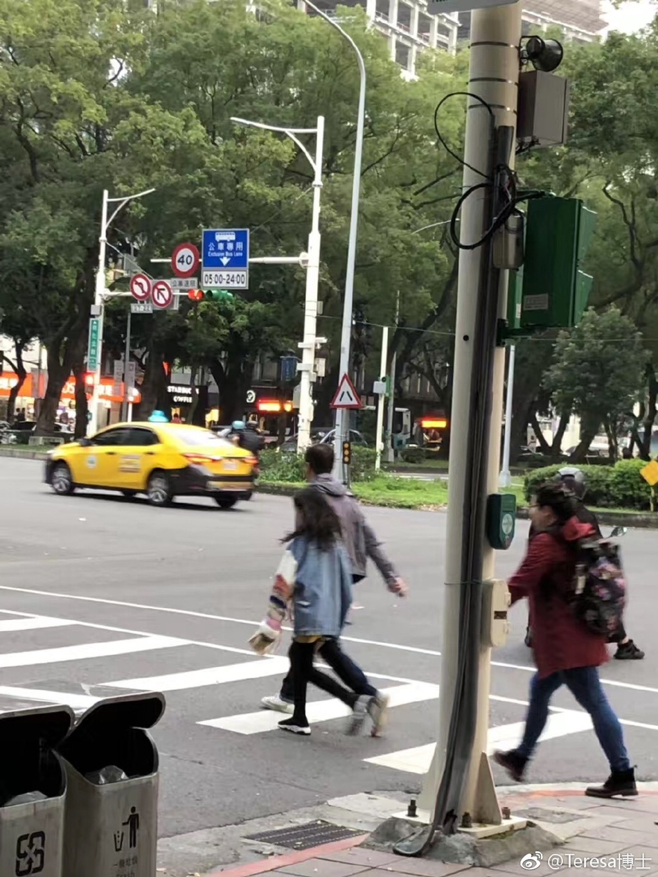 终于真相了？李嫣李亚鹏游台湾被拍是怎么回事?李嫣大长腿惊呆网友