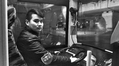 终于真相了？公交车长砸窗救人是怎么回事?还原背后始末详情真相震惊了