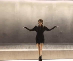 戚薇发文为女儿Lucky庆生 出镜致谢美腿太抢眼