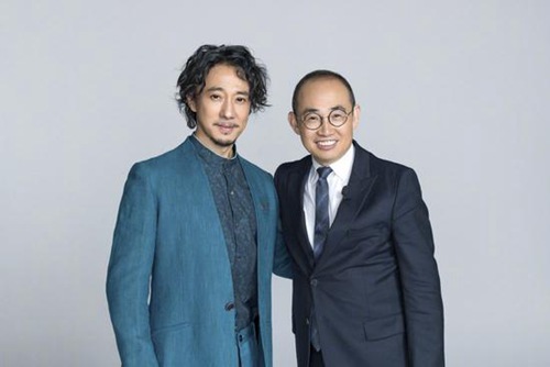 赵立新与潘石屹合影 配古诗秀文采