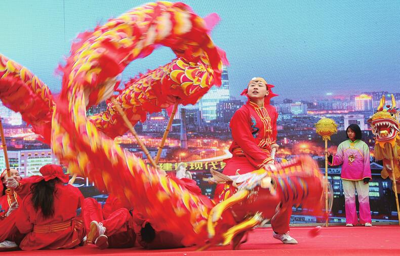 用爱心助力脱贫攻坚战 用文明助阵城市正能量 各界点赞迎春民俗文化节