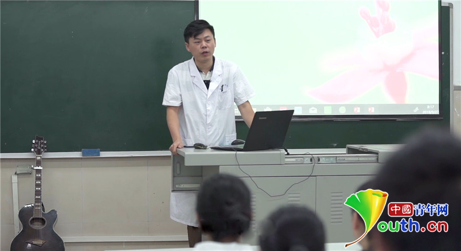 弹唱“心电图之歌”的网红医生又出新歌了 揭秘背后故事