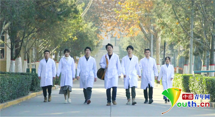 弹唱“心电图之歌”的网红医生又出新歌了 揭秘背后故事