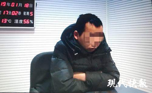 男子和邻居结伙倒票，双双栽了