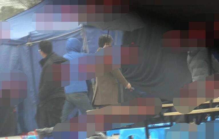 终于真相了？吴秀波风波后露面 现身上海《无名侦探》剧组