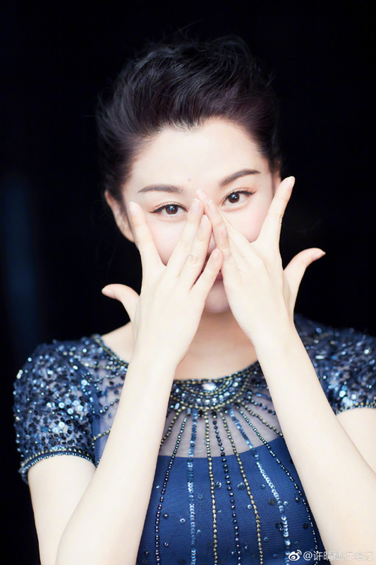 冻龄女神!许晴发文庆祝生日 还记着《笑傲江湖》中那个落落大方的任盈盈吗