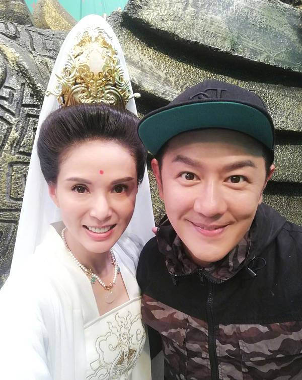 李若彤陈浩民同框 李若彤到底多大年龄？两个人保养的都太好了！