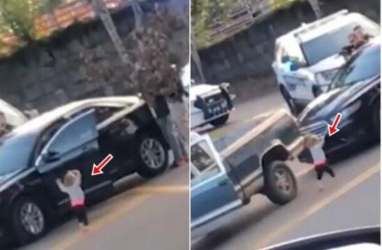 令人心碎!2岁女童主动投降 美国警察持枪围捕一家三口