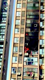 天降烟头 高空烟头点燃小区 楼上楼下3户人家火烧连营