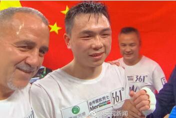 祝贺拳王!第三位世界拳王诞生 中国拳手徐灿夺得金腰带