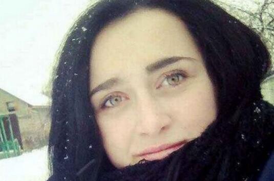 现实版卖火柴的小女孩?乌克兰少女付不起车费被冻死