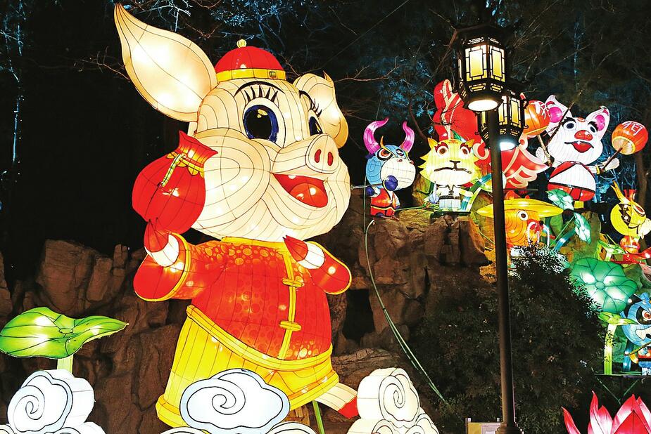 “泺泺”送吉祥 初一等你来 第四十届趵突泉迎春花灯会准备就绪