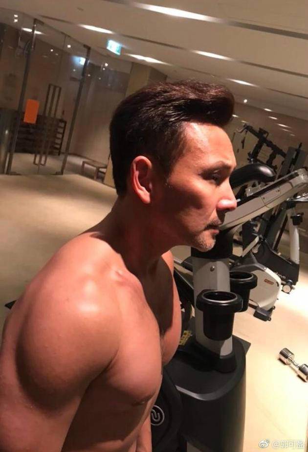 郭可盈晒照林文龙 48岁迷妹：容许我偷偷的分享一张照片吧