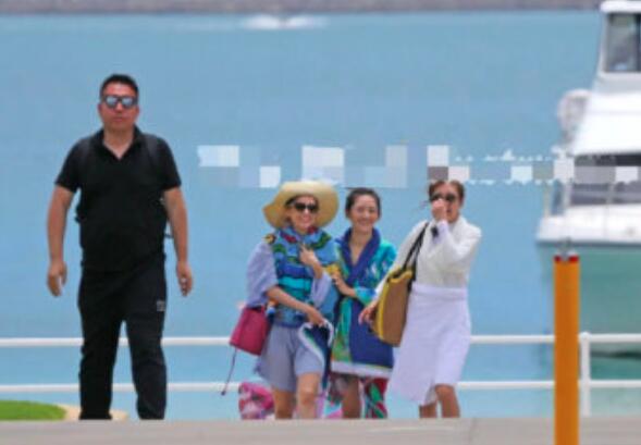 谢娜登澳洲报纸素颜吸睛 与章子怡包文婧还成封面人物有点霸气