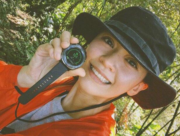 真剽悍!陈意涵挺孕肚爬山 预产期倒数3天!