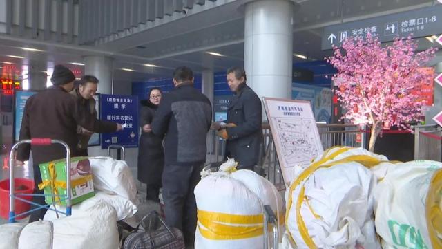 男子携66度3斤白酒济南转车被迫倒掉 春运乘汽车这些规定你得知道