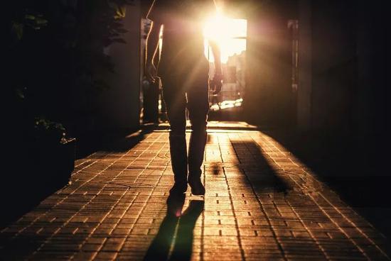 细思极恐！三男子遇堵车消失 这其中究竟发生了什么？糟心的堵车！