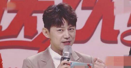 何炅嘴瓢是什么梗？何炅小年夜晚会时因嘴瓢说错了字登上热搜