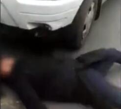 想进去过年?小伙碰瓷警车目瞪口呆… 最强碰瓷无疑了!警察都懵了