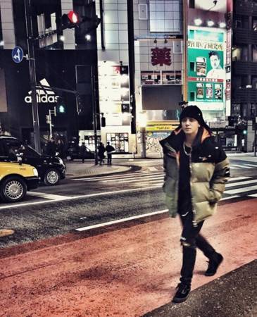 周扬青罗志祥同游 周扬青感性告白：我的右手边是东京塔，左手边是你